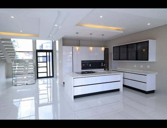 6 BEDROOM HOUSE FOR SALE IN SIX FOUNTAINS RESIDENTIAL ESTATE